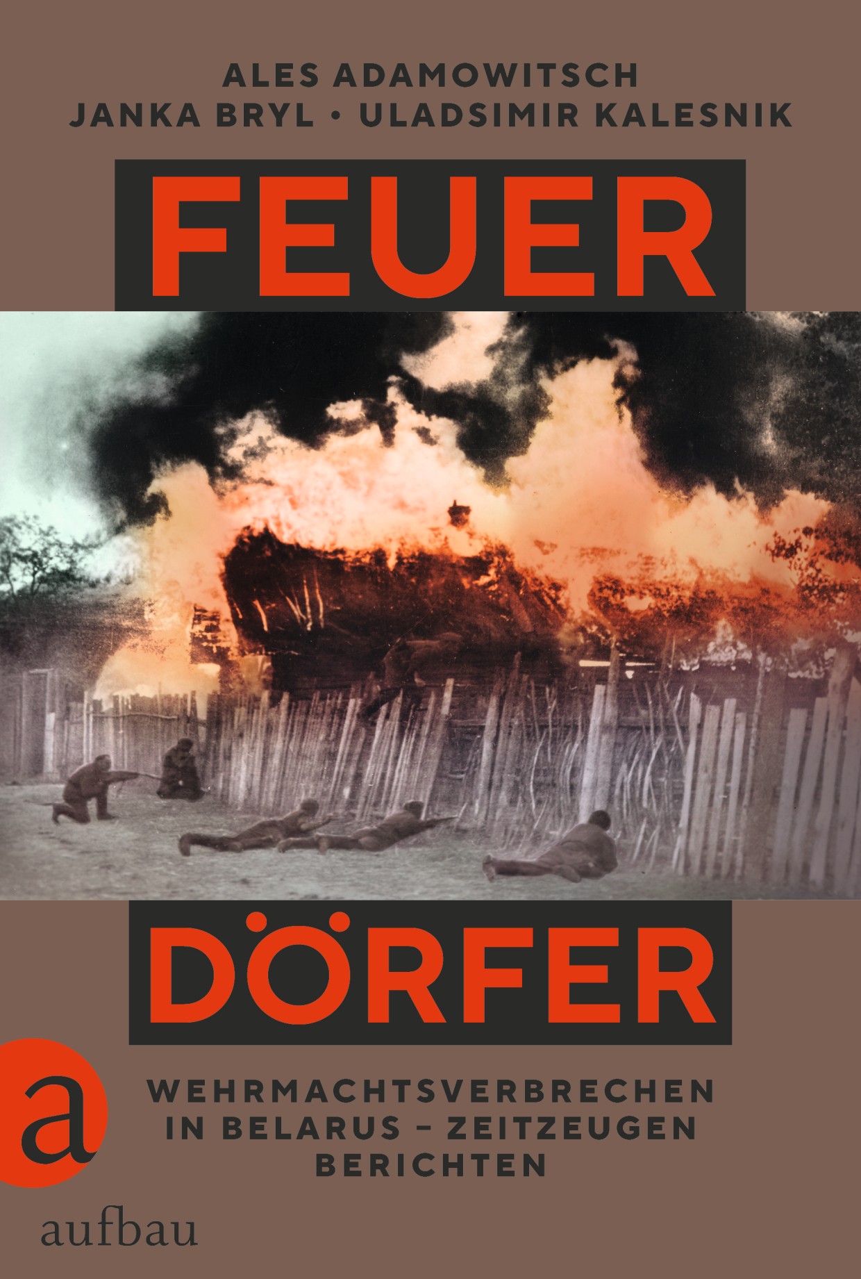 Coverabbildung von "Feuerdörfer Wehrmachtsverbrechen in Belarus – Zeitzeugen berichten" von Ales Adamowitsch, Janka Bryl und Uladsimir Kalesnik